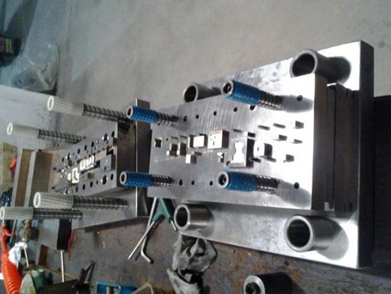 定兴模具制造-12