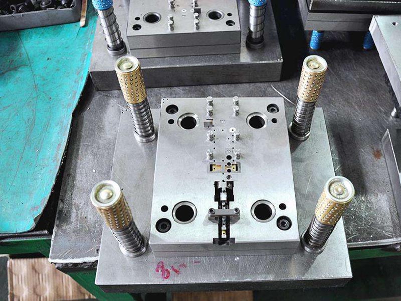 定兴模具制造-01