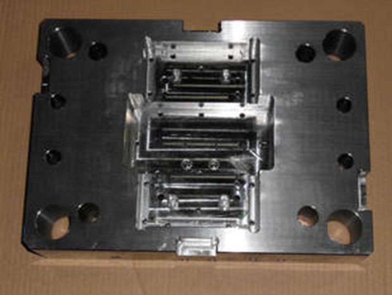 定兴精密塑料模-06